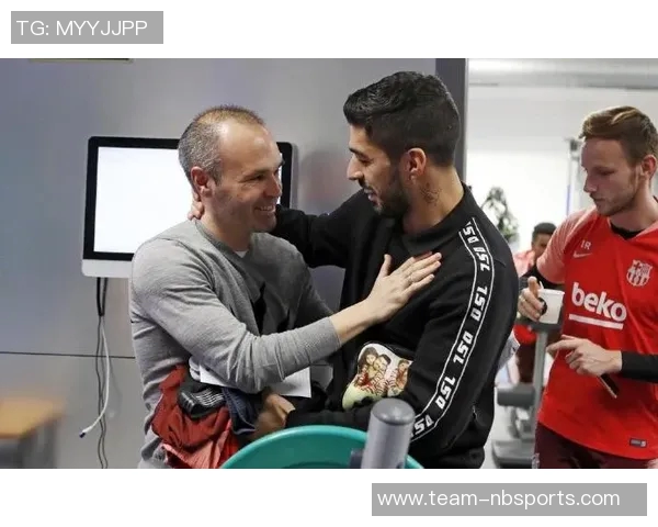 伊涅斯塔重返巴萨训练基地感慨万千回家的感觉真美好