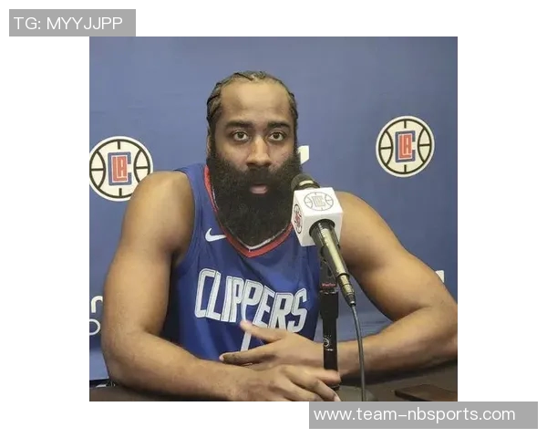 哈登表现起伏不定全场仅得18分下半场状态低迷失误和犯规频频影响球队表现