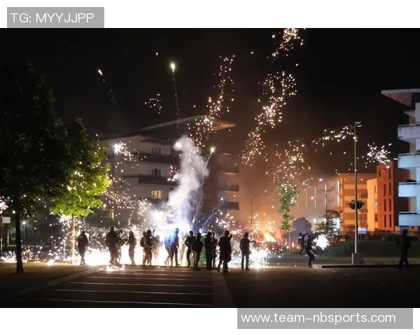 法国庆祝阿尔及利亚晋级引发骚乱巴黎政府紧急发出安全警告